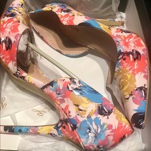 SPRING Multi Colored Pumps
